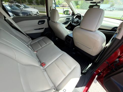 Used 2024 Nissan Rogue SL w/ SL Premium Package AWD/4WD image 13