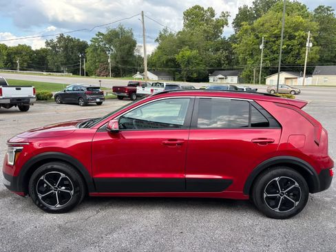 Used 2023 Kia Niro EX FWD image 5