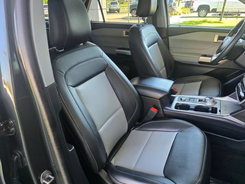 Used 2023 Ford Explorer XLT w/ Equipment Group 202A AWD/4WD image 14