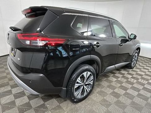 Used 2021 Nissan Rogue SV FWD image 3