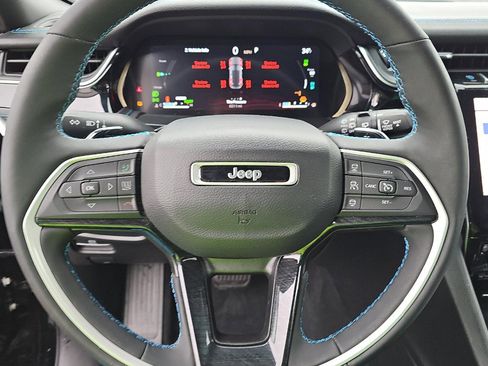 Used 2023 Jeep Grand Cherokee Trailhawk w/ Luxury Tech Group III image 8