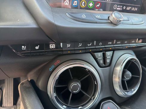 Used 2022 Chevrolet Camaro LT w/ Technology Package RWD image 18
