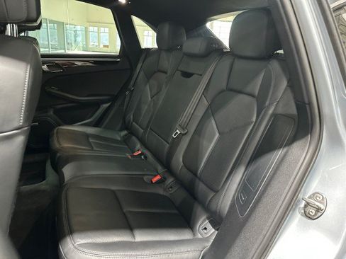 Used 2021 Porsche Macan AWD/4WD image 6