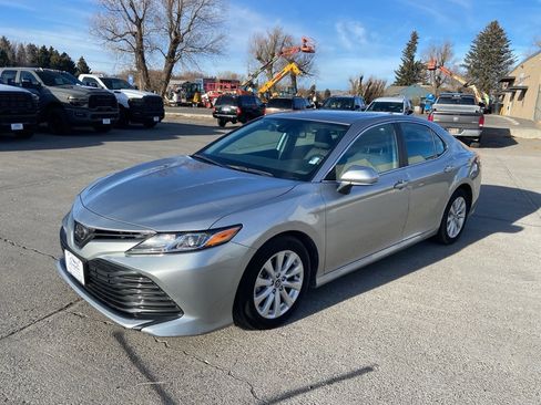 Used 2019 Toyota Camry LE image 4