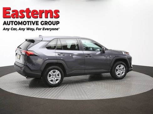 Used 2022 Toyota RAV4 LE AWD/4WD image 40