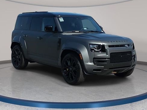 Used 2025 Land Rover Defender 110 AWD/4WD image 3