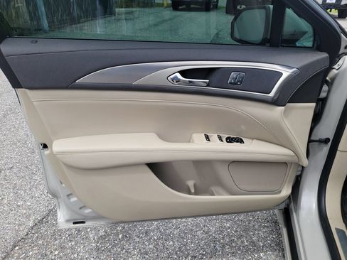 Used 2020 Lincoln MKZ FWD image 19