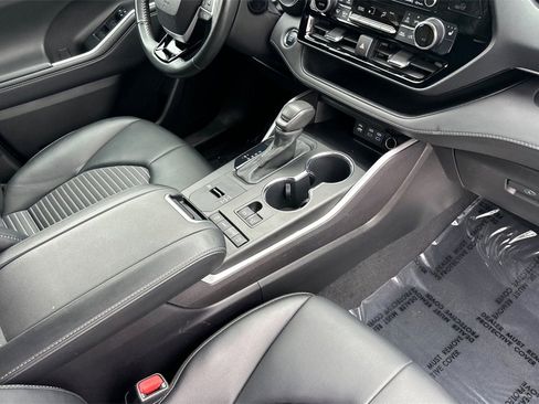 Used 2022 Toyota Highlander XSE image 20