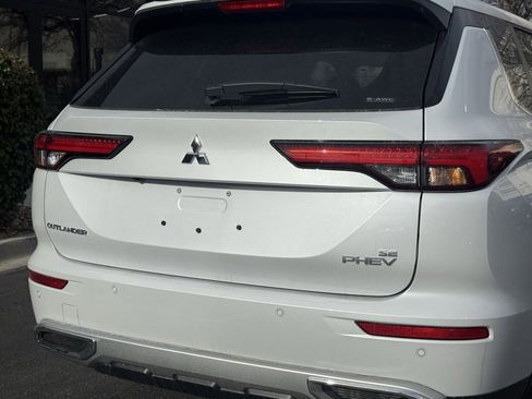 Used 2025 Mitsubishi Outlander SE image 36