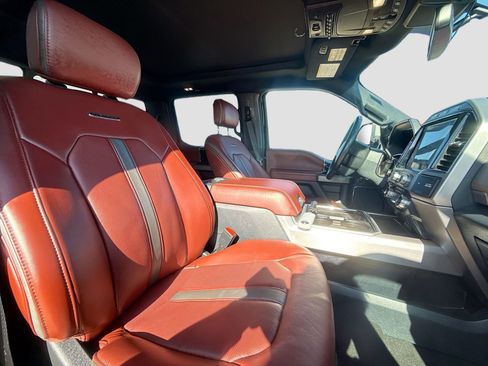 Certified 2022 Ford F450 Platinum w/ FX4 Off-Road Package image 32