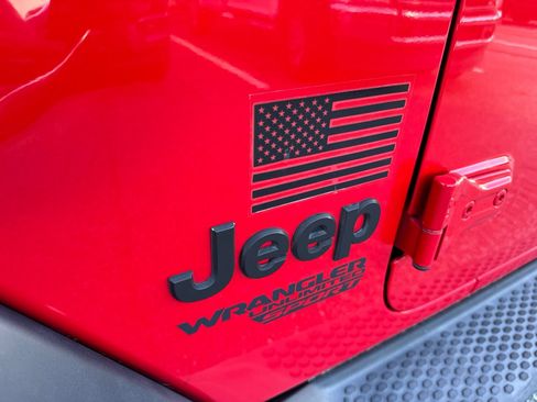 Used 2018 Jeep Wrangler Unlimited Sport S AWD/4WD image 16