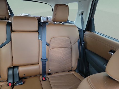 Used 2025 Nissan Pathfinder Platinum w/ Cargo Package FWD image 10