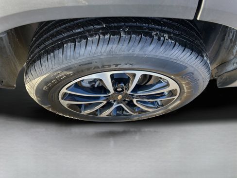 Used 2025 Chevrolet TrailBlazer LT w/ Driver Confidence Package image 9