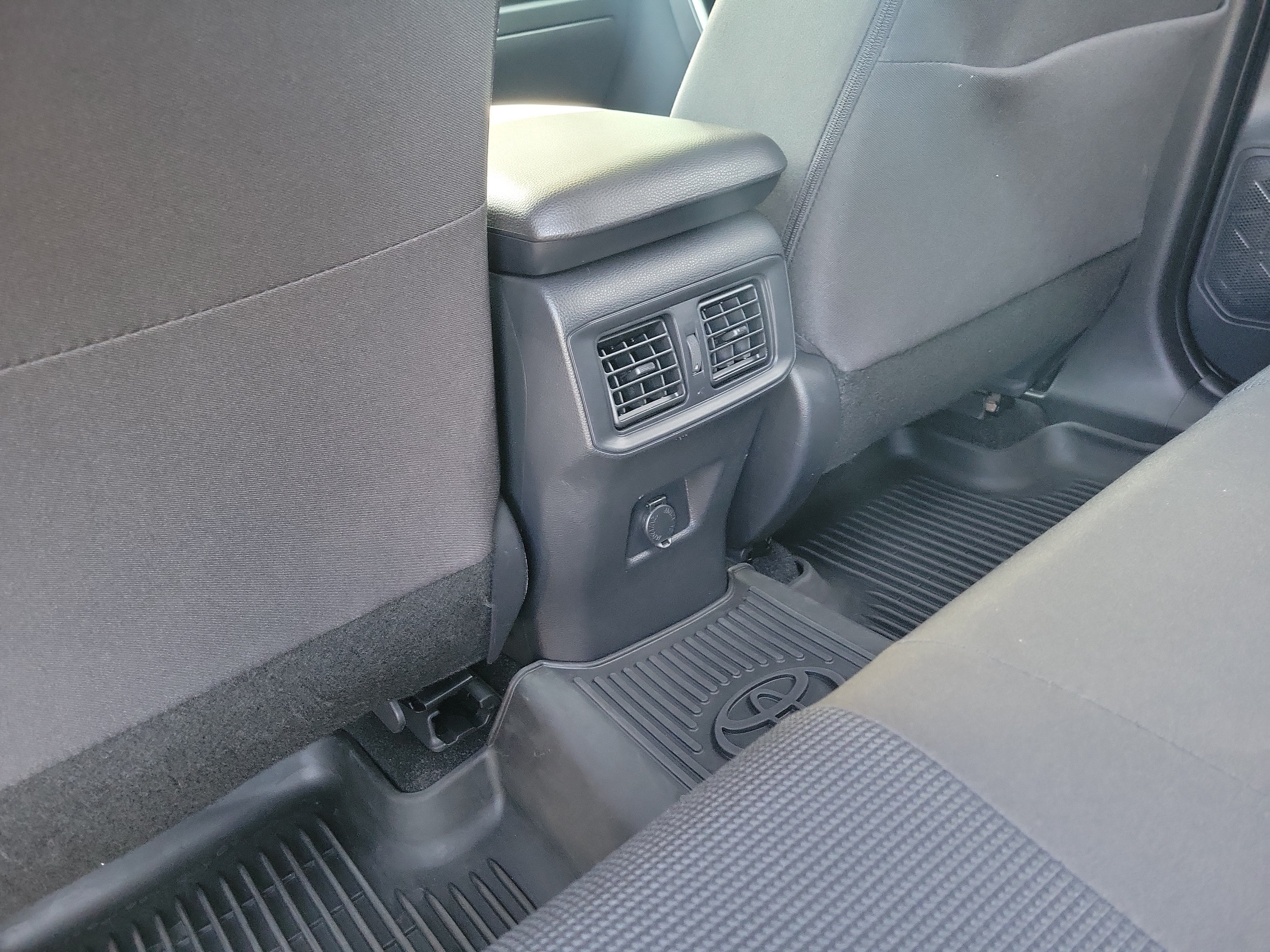 Used 2025 Toyota RAV4 LE AWD/4WD image 13