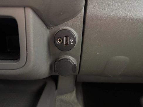 Used 2018 Nissan Frontier SV image 40