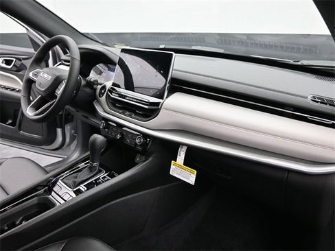 New 2026 Jeep Compass Limited w/ Mopar Graphics Package image 25