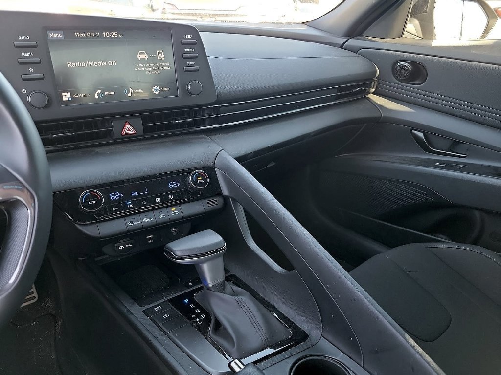 Used 2025 Hyundai Elantra Sport FWD image 24