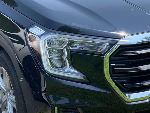 Used 2023 GMC Terrain SLE w/ Driver Convenience Package FWD image 4