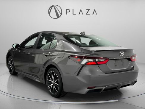 Used 2024 Toyota Camry SE w/ Cold Weather Package image 4