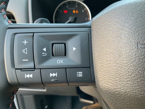 Used 2026 Nissan Rogue SV image 31