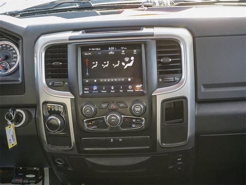 Used 2018 RAM 1500 Classic SLT image 17