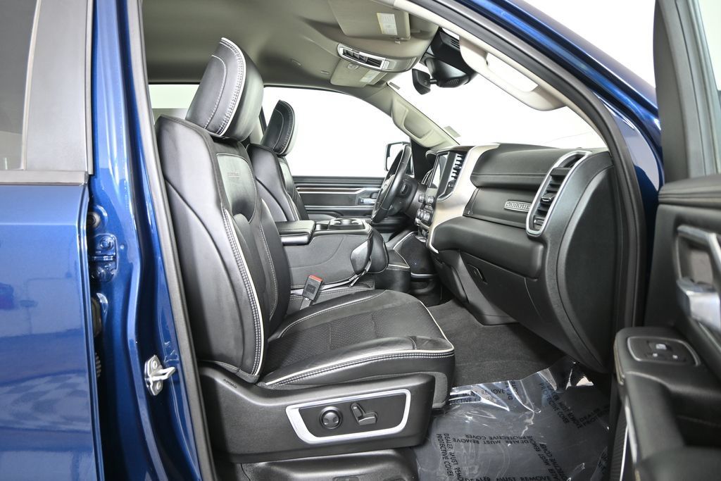 Used 2022 RAM 1500 Laramie AWD/4WD image 14