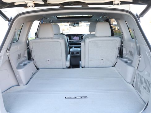 Used 2015 Toyota Highlander Limited Platinum image 37