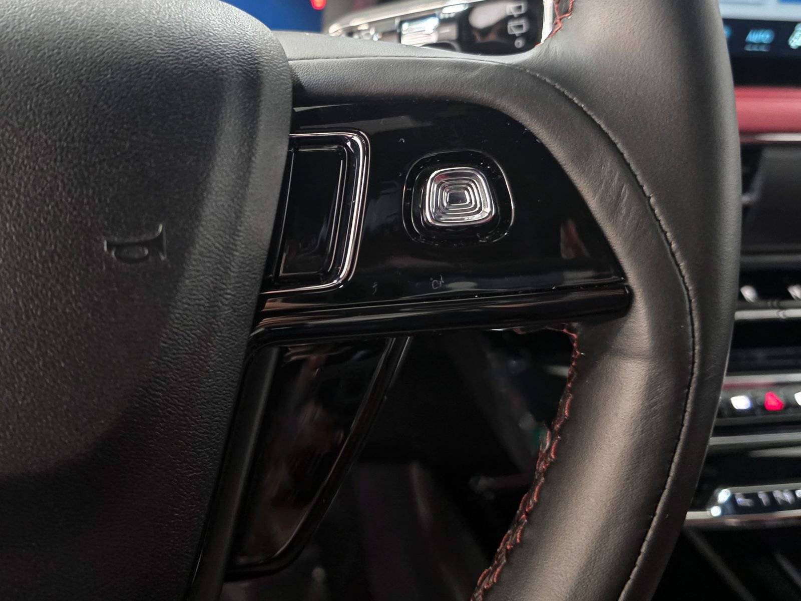 New 2025 Lincoln Corsair Grand Touring AWD/4WD image 38