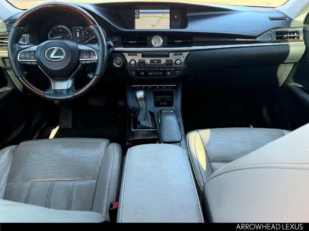 Used 2017 Lexus ES 350 w/ Ultra Luxury Package FWD image 17