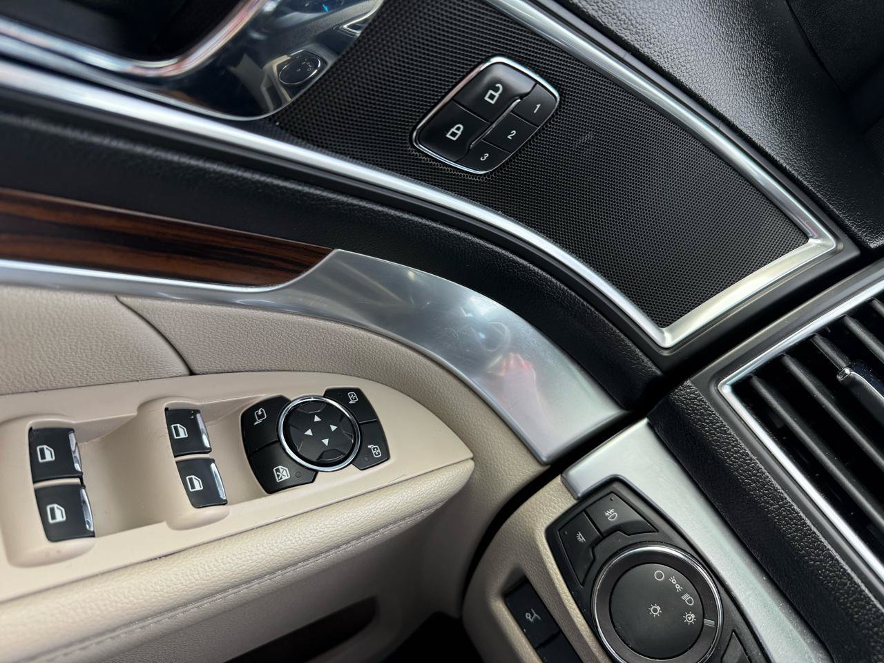 Used 2018 Ford Explorer Limited w/ Equipment Group 301A AWD/4WD image 32