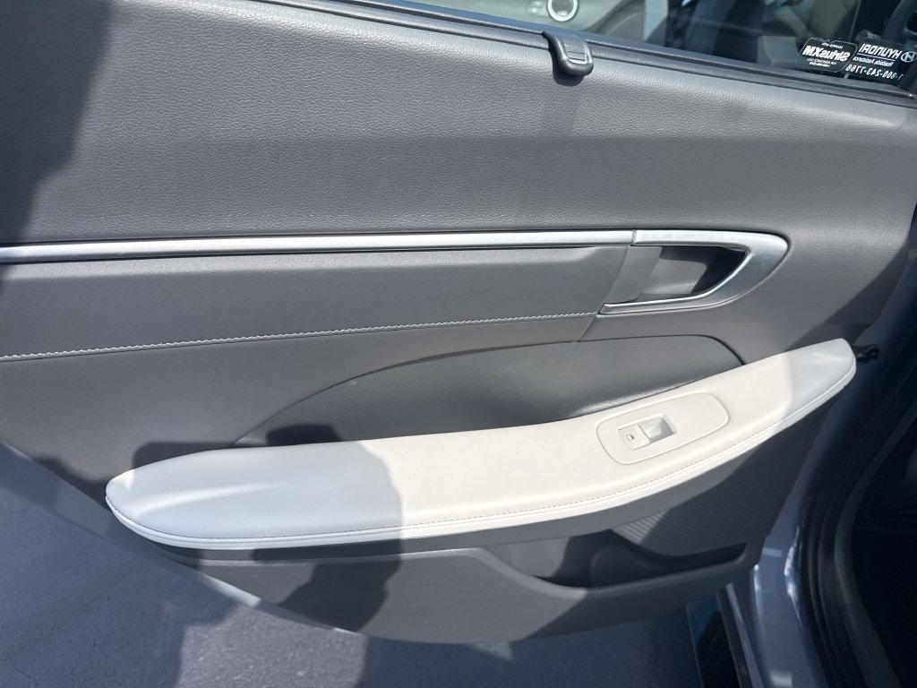 Certified 2025 Hyundai Sonata Limited FWD image 17