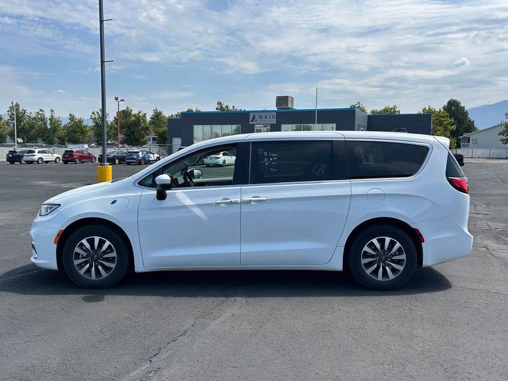 Used 2023 Chrysler Pacifica Touring-L FWD image 7