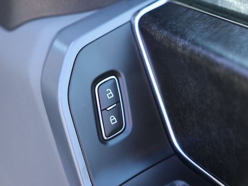 Certified 2022 Ford F150 XLT w/ Equipment Group 302A High image 11