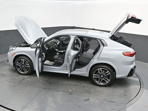 Certified 2024 BMW X2 xDrive28i w/ M Sport Package image 54