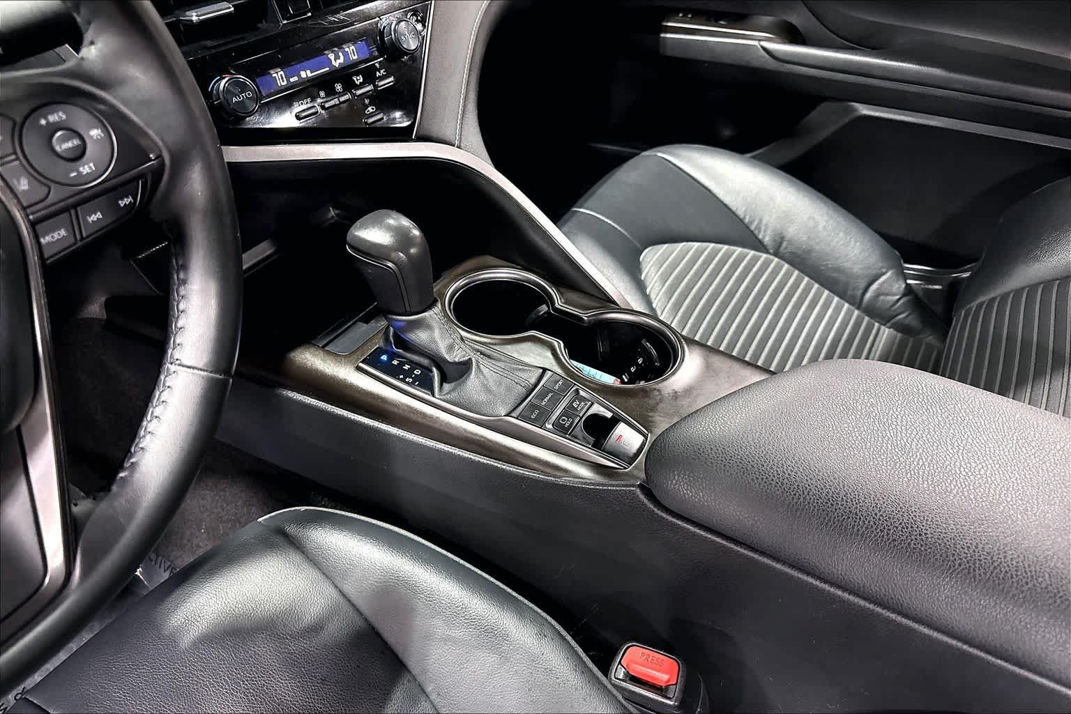 Used 2024 Toyota Camry SE w/ Convenience Package FWD image 17
