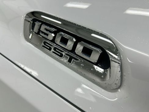 Used 2025 RAM 1500 Laramie AWD/4WD image 21