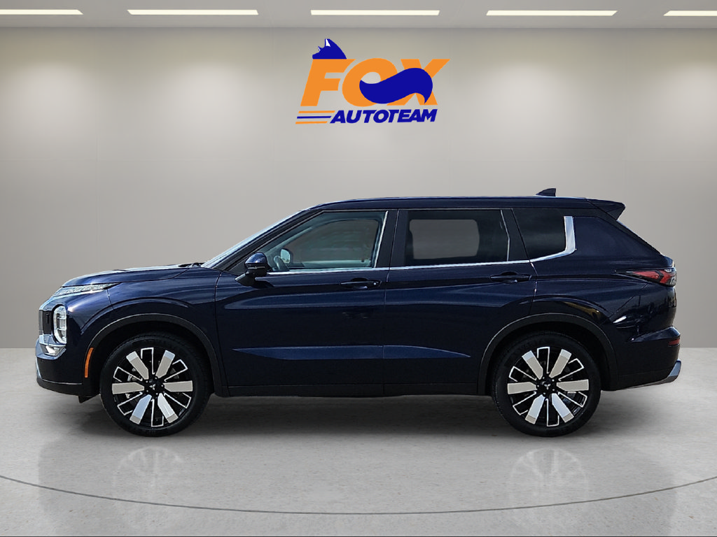 Used 2025 Mitsubishi Outlander SE AWD/4WD image 2