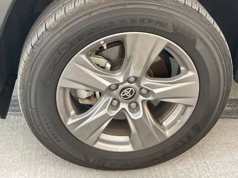 Used 2023 Toyota RAV4 LE AWD/4WD image 5
