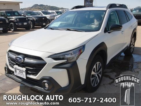 Used 2025 Subaru Outback Premium AWD/4WD image 1