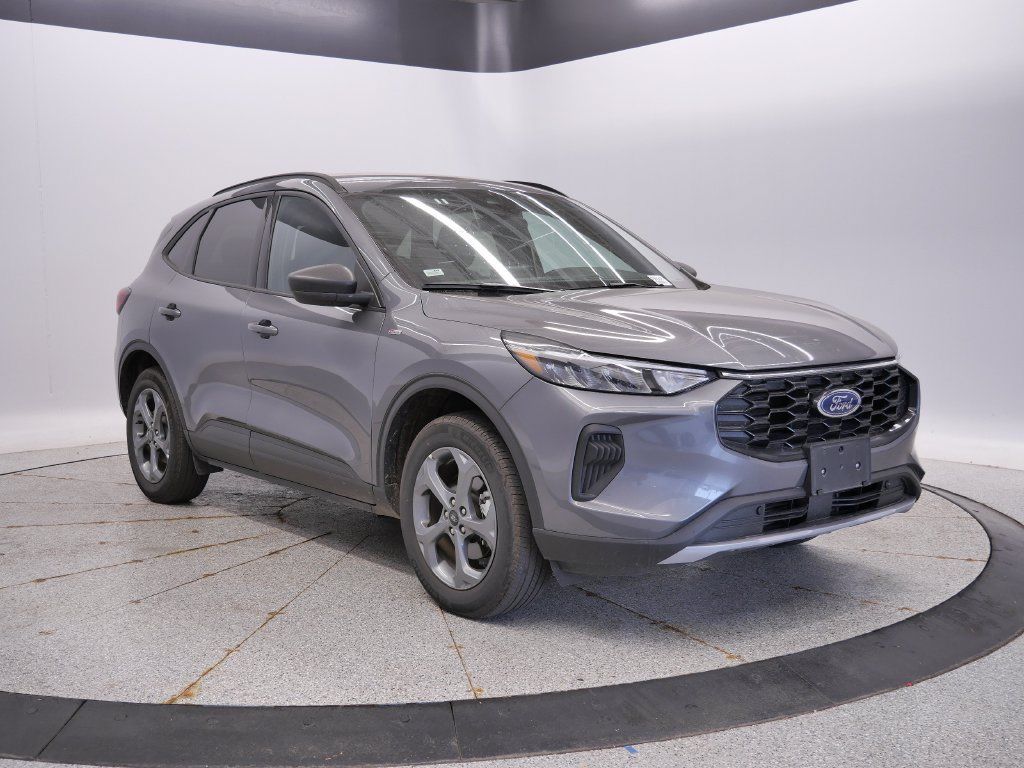 Used 2025 Ford Escape ST-Line AWD/4WD image 3