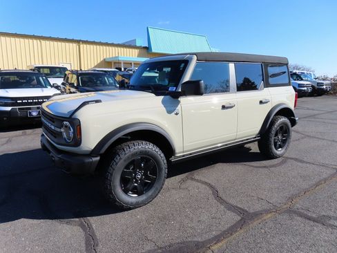 New 2025 Ford Bronco Big Bend w/ Black Diamond Package image 3