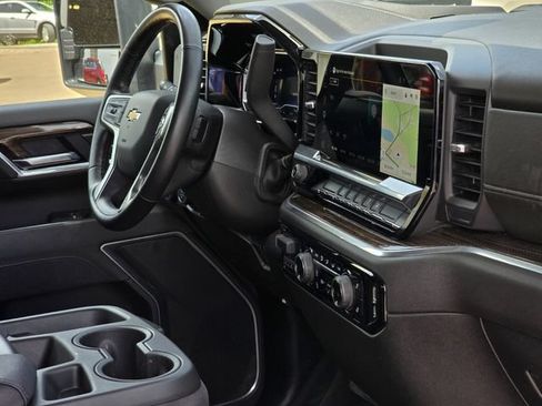 Used 2025 Chevrolet Silverado 2500 LT w/ Convenience Package AWD/4WD image 14