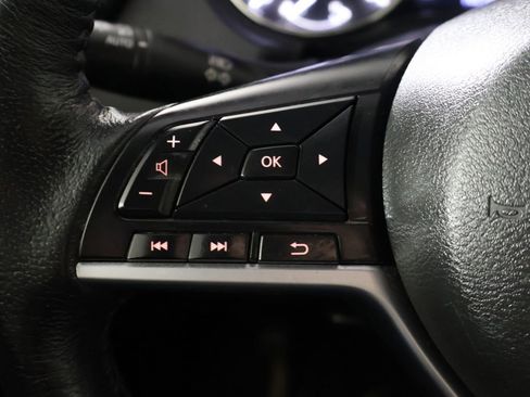 Used 2020 Nissan Rogue SV image 34