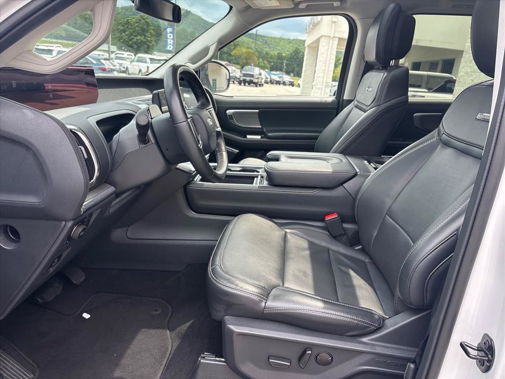 Used 2026 Ford Expedition Platinum w/ Driver's Package AWD/4WD image 9