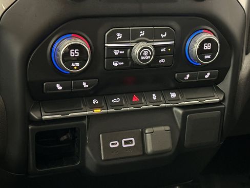 Used 2022 Chevrolet Silverado 1500 LT w/ Bed Protection Package RWD image 18