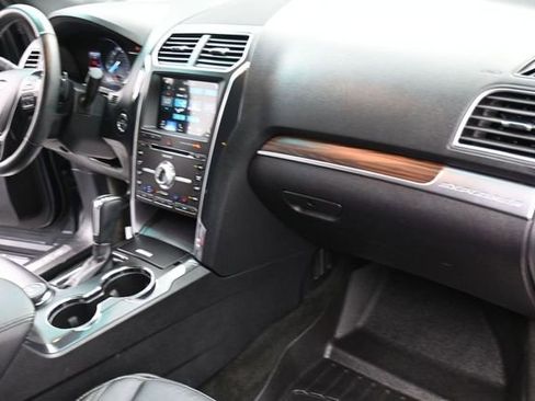 Used 2017 Ford Explorer Limited AWD/4WD image 28