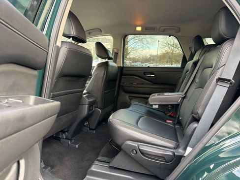 Used 2025 Nissan Pathfinder SL image 17