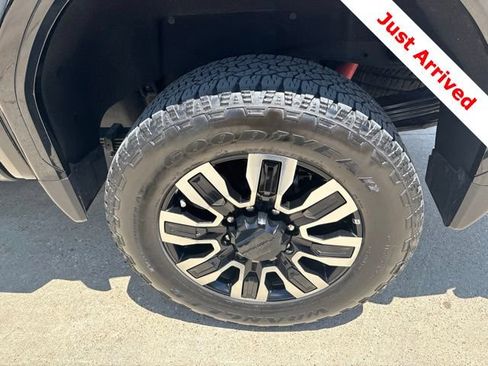 Used 2025 GMC Sierra 2500 Denali Ultimate AWD/4WD image 18