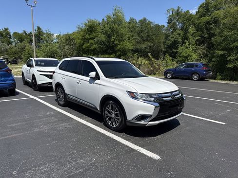 Used 2016 Mitsubishi Outlander FWD image 1