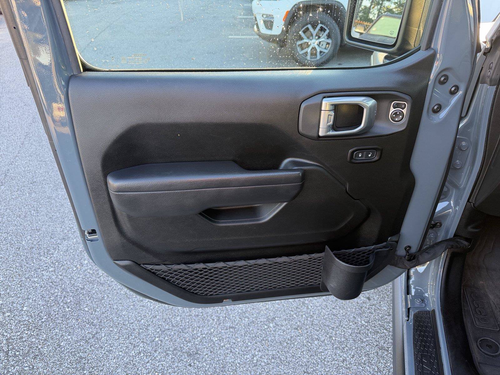 Used 2024 Jeep Wrangler Unlimited Sport AWD/4WD image 9